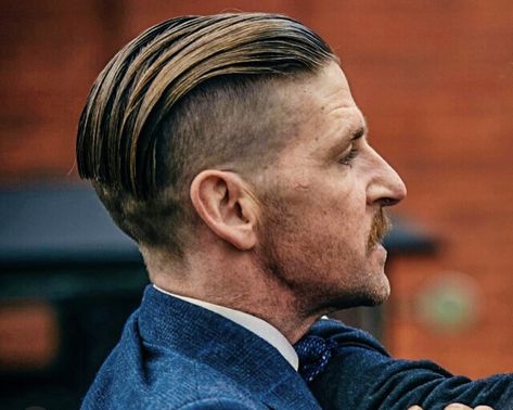 Peaky Blinders Arthur Shelby, Peaky Blinders Haircut, Peaky Blinders Arthur, Peaky Blinders Hair, Arthur Shelby, Mundo Hippie, Plot Lines, Peaky Blinders Tommy Shelby, Classic Haircut