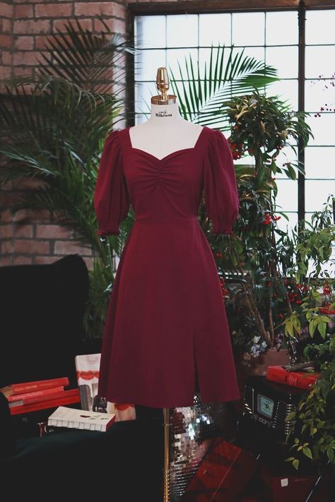 Burgundy Dress Casual, ဂါ၀န် Design, Simple Frocks, Chique Outfits, Too Funny, Trendy Dress Outfits, Dress Homecoming, Korean Fashion Dress, Elegante Casual