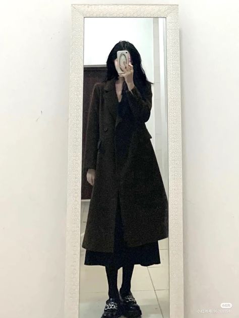 Long Coat Outfit, Black Skirt Outfits, Manga Clothes, Fashion Drawing Dresses, Cold Outfits, Casual Day Outfits, Tomboy Style Outfits, Dress Up Dolls, Hijab Fashion Inspiration