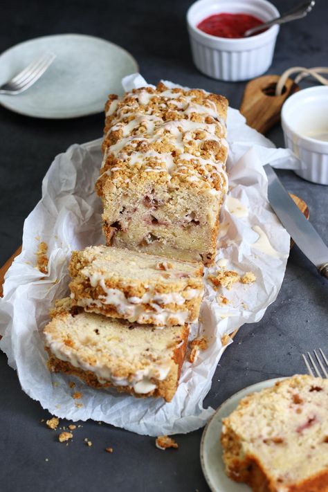 Rhubarb Streusel Coffee Cake, Rhubarb Galette, Freeze Rhubarb, Streusel Coffee Cake, Rhubarb Cake, Cake And Cupcake Stand, Cupcake Stands, Loaf Cake, Vanilla Sugar