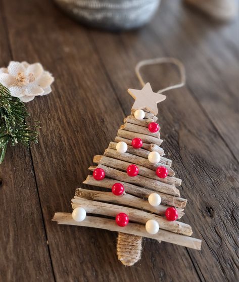 Driftwood Ornaments Christmas, Tree Stick Crafts, Star Made Of Sticks, Driftwood Christmas Tree Ornaments, Natural Christmas Tree Ideas Rustic, Popsicle Stick Star, Nature Christmas Tree, Popsicle Stick Christmas Tree, Wooden Tree Ornaments