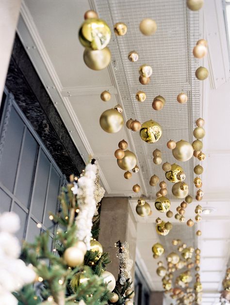 Claridges London, Christmas Ceiling Decorations, Colorful Chandelier, White Fairy Lights, Yacht Wedding, Purple Christmas, Silvester Party, Wedding Winter, Office Christmas