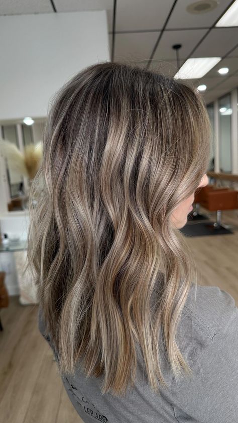 Light Brown Hair With Highlights And Shadow Root, Med Length Brown Hair With Highlights, Level 7 Hair Color Balayage, Level 6 With Highlights, Partial Highlights For Bronde, Fall Hair Colors Cool Tones, Dark Blonde Dark Roots, Blonde To Dark Hair Transformation, Bronde Root Smudge