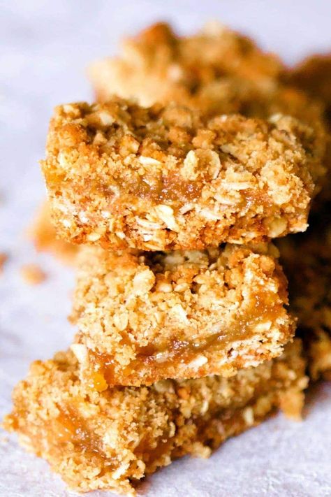 Oat Bars Recipe, Sour Cream Scones, Apricot Bars, Oat Bar Recipes, Flapjack Recipe, Pumpkin Pie Bars, Homemade Dinner Rolls, Oat Bars, Breakfast Bars