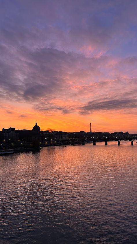 Ethereal Paintings, Sunset Paris, Paris Sunset, Feed Insta, Cityscape Photography, Pretty Landscapes, Aesthetic Vibes, Photo Instagram, Sunset Photography