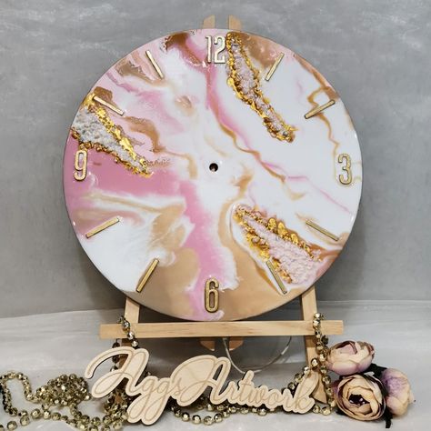 Pink Resin Clock, Pink Clocks, Resin Clock, Fabric Painting On Clothes, Resin Crafts Tutorial, African Crafts, Wall Watch, Plates Diy, Geode Art