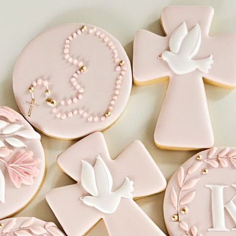 Joliette Morales on Instagram: "Galletitas personalizadas de Bautizo. Recuerda hacer con tiempito tus reservas🥰. #cookies#sugarcookies#sugarcookiesofinstagram #sugarcookiedecorating #cookieart #edibleart" Ideas Bautismo, Baptism Cookies, Cookies Decoradas, Icing Cookies, Royal Icing Cookies, Royal Icing, Biscotti, Cookie Decorating, Christening