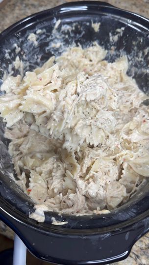 978K views · 11K reactions | Crockpot Parmesan Garlic Chicken Pasta #ParmGarlic #ParmesanGarlic #CrockpotRecipes #SlowCookerRecipes #Pasta | Richard Eats | Richard Eats · Original audio Garlic Chicken Pasta Crockpot, Bww Parmesan Garlic Sauce, Parmasean Chicken, Richard Eats, Parmesan Garlic Chicken Pasta, Parmesan Garlic Sauce, Parmesan Garlic Chicken, Crockpot Chicken Parmesan, Garlic Chicken Pasta