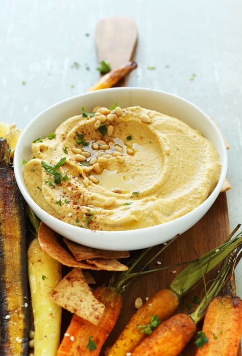 BUTTERNUT SQUASH Hummus! 30 minutes, SO flavorful and healthy! The perfect dip for fall and winter #vegan #glutenfree #hummus #healthy #recipe #fall Butternut Squash Hummus, Squash Hummus, Creamy Hummus, Pain Pita, Healthy Afternoon Snacks, Hummus Recipe, Squash Recipes, Roasted Carrots, Sin Gluten