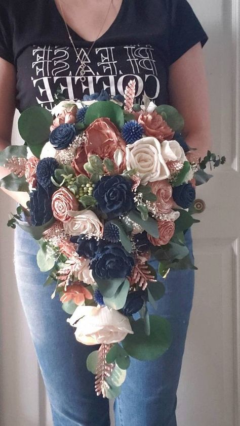 Blue Cascading Bouquet, Cascading Bouquet Wedding, Eclipse Wedding, Rose Gold Wedding Flowers, Wedding Schemes, Navy Blue Wedding Theme, Kim Wedding, Rose Gold Bouquet, Lily Bouquets