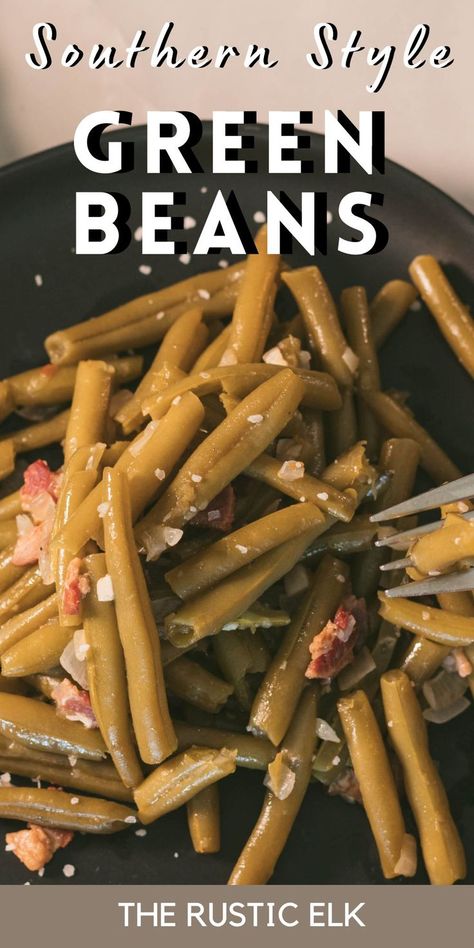 Whether you use fresh green beans or canned, these delicious southern style green beans are delicious and easy to make! Grean Beans, Southern Style Green Beans, Beans With Bacon, Green Beans Recipe, Green Beans With Bacon, Homemade Chicken Stock, Green Beans And Potatoes, Bacon Grease, Fresh Green Beans