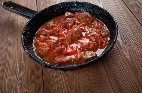 Key Wat, An Ethiopian Beef Stew - Demand Africa Spicy Beef Stew, Berbere Spice, Spicy Stew, Beef Steak Recipes, Ethiopian Food, Peanut Butter Sauce, Spicy Beef, Beef Stew Recipe, African Food