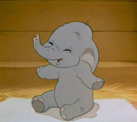 Dumbo Lindo Disney, Disney Amor, Baby Dumbo, Disney Animals, Art Disney, Arte Disney, Old Disney, Pinturas Disney, Disney Aesthetic