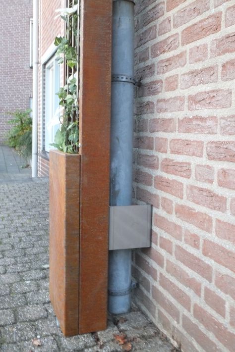 Pipe Covering Ideas Outdoor, Green Wall Plants, Hide Pipes, Garden Sanctuary, House Extension Plans, Big Balcony, Garden Organization, Vertical Garden Design, Resort Architecture