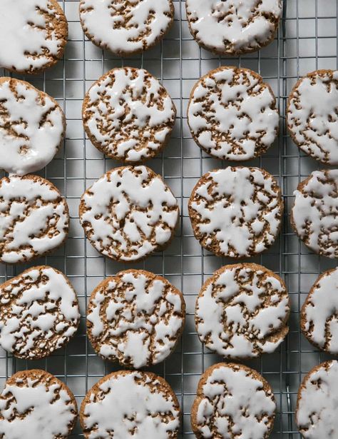 These crispy Iced Oatmeal Cookies are a slice and bake cookies with a hint of nutmeg, cinnamon, dipped in a glaze that gives it that craggily top! Iced Oatmeal Cookies, Chocolate Chip Pecan Cookies, Oatmeal Cookies Chewy, Vegan Chocolate Chip Cookies, White Chocolate Chip Cookies, Frozen Cookies, Oatmeal Cookie Recipes, Crinkle Cookies, Oatmeal Chocolate Chip Cookies