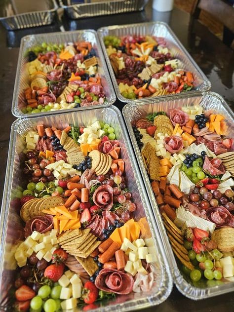 Day Of Wedding Lunch Ideas, Snacks For Bride Getting Ready, Wedding Day Food For Getting Ready Lunch, Wedding Day Snacks For Bridal Party Food, Wedding Day Lunch For Bridal Party, Bridal Party Getting Ready Food, Food For Bridal Party Getting Ready, Bridal Party Foods, Snack Platters