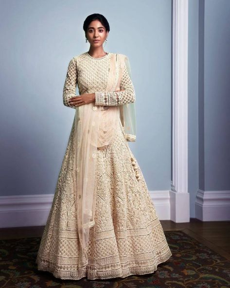 White Lehenga Choli, Chikankari Lehenga, White Lehenga, Mehendi Outfits, Bridal Lehenga Collection, Indian Bridal Dress, Lehenga Collection, Indian Bridal Outfits, Stunning Outfits