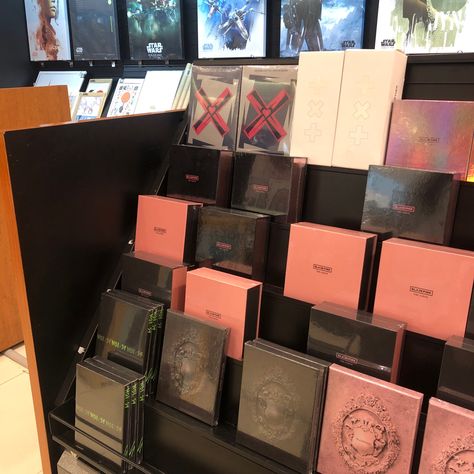 Kpop Album Store Aesthetic, Kpop Shop Aesthetic, Blackpink Album Aesthetic, Blackpink Album, Album Blackpink, Kpop Store, Album Kpop, Merch Kpop, Kpop Album