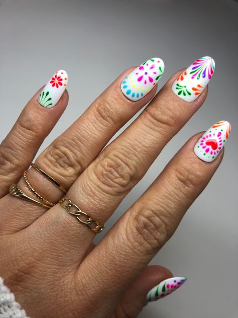 Mexican pattern nails Mexican Nails Short, Dead Nails, Mexican Nails, Pattern Nails, Bad Shirts, Mexican Pattern, Summery Nails, Inspired Nails, Talavera Pottery