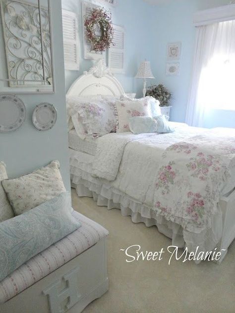 Shabby Chic Classroom, Thrifted Home Decor, Shabby Chic Room, Shabby Chic Bathroom, Shabby Chic Bedroom, Shabby Chic Bedrooms, Romantic Bedroom, Chic Bathrooms, Chic Bedroom