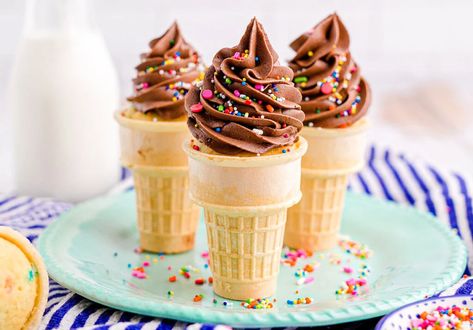 Whether you're in the mood for a classic chocolate chip cookie, fruity fudge, or a decadent chocolate brownie sundae, these recipes require minimal prep time and use simple ingredients you probably already have on hand. These are 16 easy dessert recipes for busy weeknights. Buttercream Ice Cream, Cake Cones, Cupcake Ice Cream Cones, Cone Dessert, Cone Cupcakes, Ice Cream Cone Cupcakes, Ice Cream Cone Cake, Cake In A Cone, Cupcake Cones