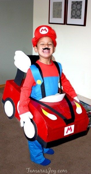 Build a Mario Kart Halloween Costume out of a cardboard box! Tamarasjoy.com Mario Olympics, Mario Kart Halloween Costume, Diy Mario Kart, Mario Kart Halloween, Mario Kart Costumes, Mario Halloween Costumes, Mario Kart Party, Mario Costume, School Halloween Party