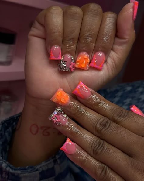 French Tip Nails Cute Design, Short Chrome Nails With Charms, Short Junk Nail Designs, Braider Nails, Square Nail Ideas, Orange Nail Ideas, Trends Summer 2024, Nails Simple Summer, Summer Nails Simple