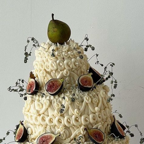 Aimee France on Instagram: "Spiced olive oil cake, mascarpone + fresh market plums and blackberries + foraged wineberry jam filling, honey goat cheese buttercream. Decorated with dried lemon thyme, mission figs, topped with a seckle pear. This is a wedding cake that feeds 30. For any cake inquires please email: 💌yungkombucha@gmail.com for more info, do not dm. Thank you to everyone who continues to support my business. If it wasn’t for you I would not be able to pursue my passion everyday a Wineberry Jam, Wedding Cake Figs, Coconut Wedding Cake, Citrus Curd, Honey Goat Cheese, Italian Wedding Cakes, Curd Filling, Fig Cake, Fairy Tea Parties