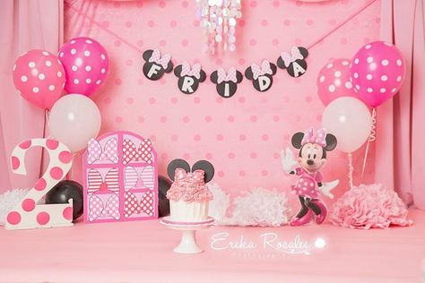 Smash cake Session Booking ➡️ http://altam.me/cakesmash. Frida's Birthday- Minnie Boutique Cake smash Cake b Birthday Party Minnie Mouse, Minnie Boutique, Half Birthday Baby, Cake Smash Cake, Cake Smash Photoshoot, Smash Photoshoot, Minnie Mouse Party Decorations, Minnie Mouse Birthday Party Decorations, Minnie Mouse First Birthday