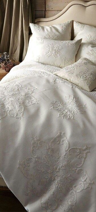 White Linens, Pick Stitch, French Country Bedrooms, Medallion Pattern, Dreamy Bedrooms, Bed Linens Luxury, French Country House, Linen Duvet, Embroidered Applique