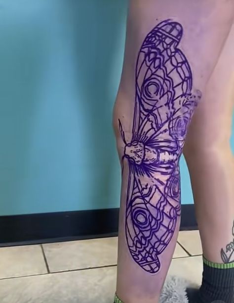 Amazing 3d Tattoos, Wicked Tattoos, Theme Tattoo, 4 Tattoo, Moth Tattoo, Leg Tattoos Women, 3d Tattoos, Poke Tattoo, Knee Tattoo