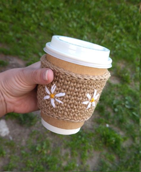 Free Tips for Crocheting Cup Covers: Beginners Edition Coffee Mug Cover Crochet, Cup Cozies Crochet, Cup Cover Crochet, Coffee Cup Sleeve Crochet, Coffee Cup Holder Crochet, Crochet Mug Holder, Cup Holder Crochet, Crochet Cup Holder, Crochet Cup Cozies