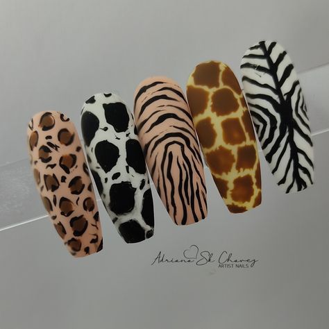 Animal Nail Designs Disney, Animals Print Nails, Animal Pattern Nails, Safari Nails Jungle, Giraffe Print Nails, Zoo Nails, Giraffe Nail Art, Animal Print Uñas, Nail Art Animal Print