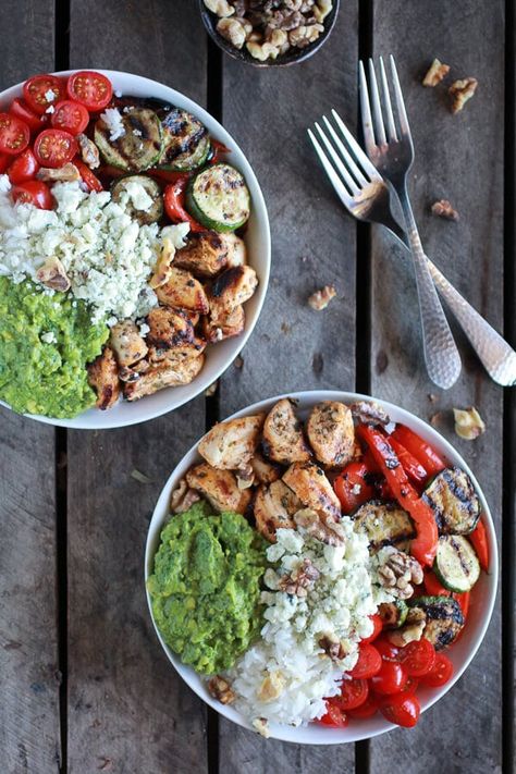 Lunch Bowl Recipe, Bowl Recipes Easy, California Chicken, Plats Healthy, Grilled Peppers, Rice Bowls Recipes, Healthy Bowls, Lunch Bowl, Mashed Avocado