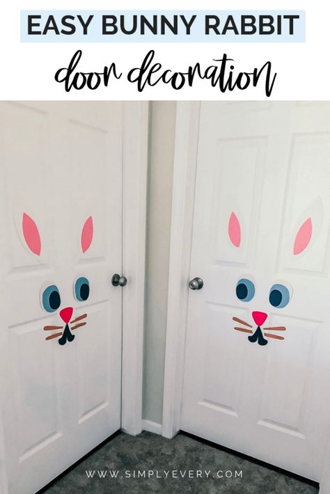 Easy Bunny Rabbit Door Decoration, Easter Decor, Spring decoration, kid friendly home decor, easy home decor, easy DIY craft Bunny Door Decoration, Kid Friendly Home, Home Decor Easy Diy, Diy Osterschmuck, Diy Bunny, Farmhouse Easter Decor, Scratch Recipes, Decoration Easter, Easy Easter Decorations