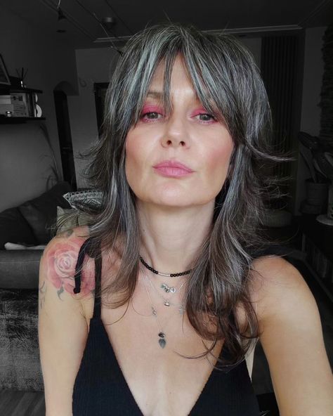 This layered haircut takes my silvers to another level 🤍! I'm totally agree with my beautiful #silversister @joining_the_greyvolution … | Instagram Salt And Pepper Shag Haircut, Silver Sisters Gray Hair, Silver Hair With Bangs, 2023 Bangs, Grey Hair With Bangs, Pepper Hair, Long Shag Haircut, Mom Beauty, Grey Hair Transformation