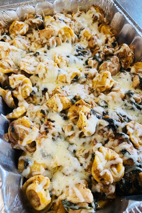 tortellini baked with chicken and cheese Griddle Tortellini, Bang Bang Salmon, Blackstone Chicken, Spinach Tortellini, Chicken Tortellini, Chicken Caesar, Winter Dinner Recipes, Winter Dinner, Brain Food