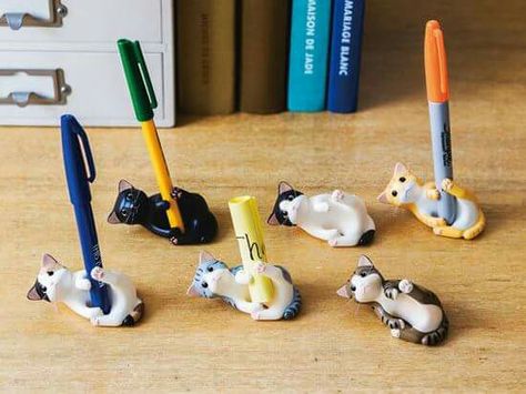 Polymer Clay Pens, Clay Pen, Cat Pen, Polymer Clay Figures, Clay Crafts Air Dry, Cute Clay, Clay Art Projects, Clay Figures, Diy Clay Crafts