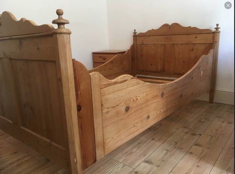 Vintage Toddler Bed, Bleached Furniture, Grandchildren Bedroom, Antique Sleigh, Twin Sleigh Bed, Scandinavian Country, Antique Bed, Children's Bedroom Ideas, Pine Beds