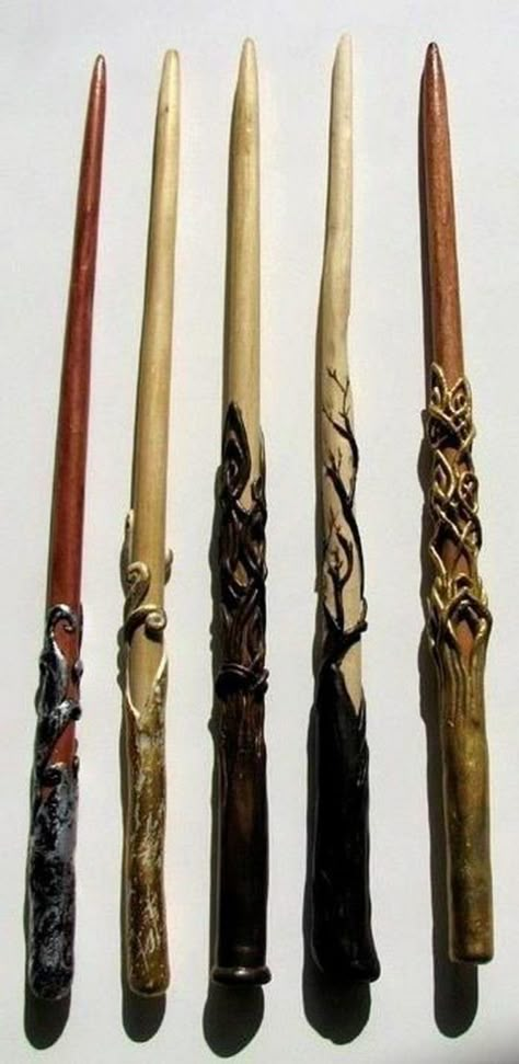 Make DIY Wands in 3 Fun Steps- Great Gift Ideas for Harry Potter Fans Wand Ideas, Harry Potter Wands, Pagan Crafts, Witch Crafts, Festa Harry Potter, Diy Wand, Theme Harry Potter, Magic Wands, Harry Potter Wand