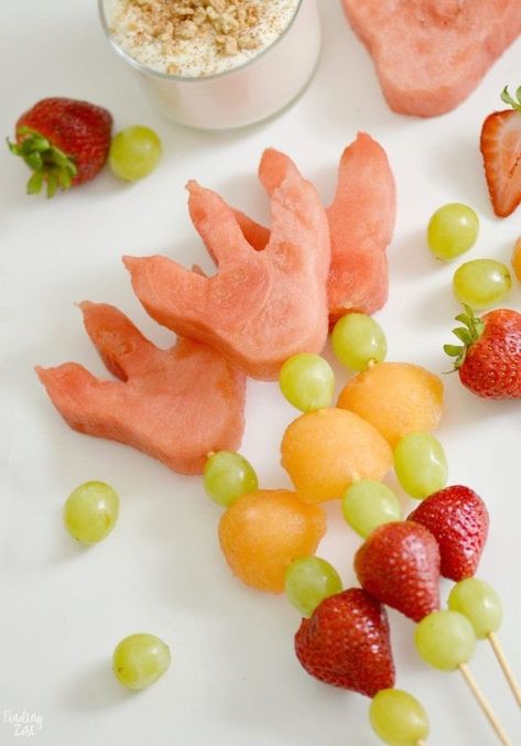 Dinosaur Snacks For Kids, Dinosaur Themed Snacks, Dino Fruit, Dinosaur Fruit, Dinosaur Snacks, Fruit Kabobs Kids, Dinosaur Birthday Party Food, Yogurt Fruit Dip, Dinosaur Food