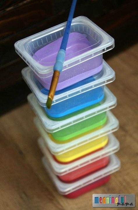 Parenting craft hack use baby food containers for paint storage. Baby Food Organization, Diy Storage Containers, Gerber Baby Food, Baby Jars, Baby Food Jar Crafts, Diy Baby Food, Baby Food Containers, Food Jars, Baby Food Storage