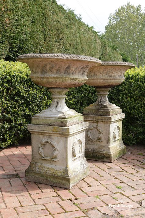 Urn And Pedestal Planters, Garden Pedestal, Container Gardening Fruit, Outdoor Urns, Roman Garden, Beautiful Outdoor Furniture, Reclaimed Doors, Antique Garden, Garden Vases