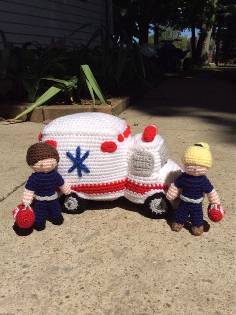 Crochet Ambulance, Crochet People, Ems Ambulance, Medical Help, Paramedic, Ambulance, Crochet Toys, Free Crochet Pattern, Free Crochet