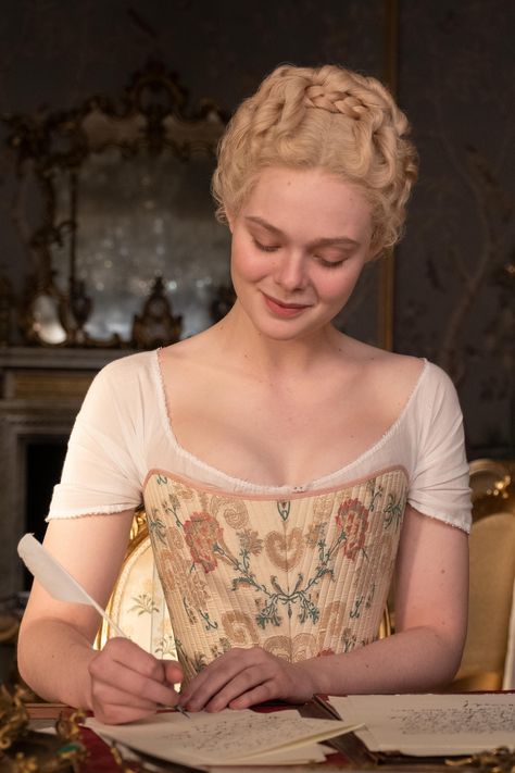 It Took a Whole Week to Make Just 1 of Elle Fanning's Catherine the Great Costumes Breathtaking Dresses, Era Victoria, Royal Core, Catherine The Great, Jordyn Jones, Dakota Fanning, Princess Aesthetic, Amanda Seyfried, Movie Costumes