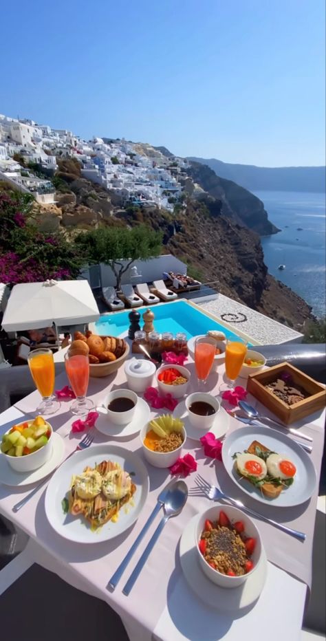 Food In Greece, Greece View, Greek Cafe, Things To Do In Santorini, Top Honeymoon Destinations, Greece Food, Happy Vacation, Unique Hotels, Explore Travel