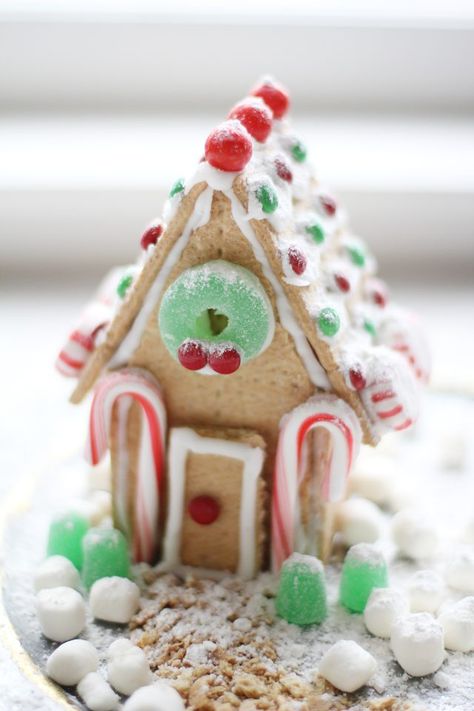 Grahm Cracker Gingerbread House, Gram Cracker Gingerbread House, Graham Cracker Gingerbread Houses, Graham Cracker Gingerbread, Graham Cracker House, Graham Cracker Gingerbread House, Cracker House, Gingerbread Party, Gingerbread House Cookies