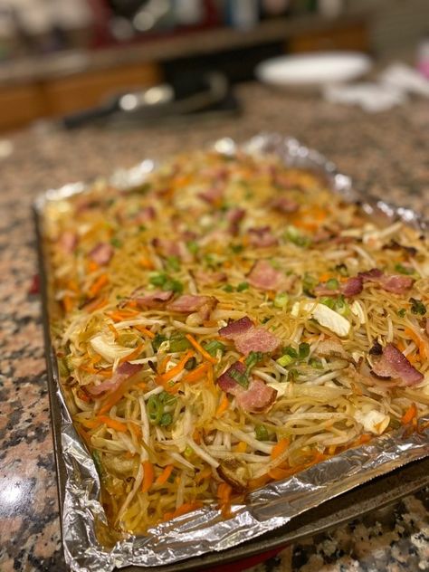 Hawaiian Chow Mein - The Oishii Kitchen Hawaiian Chow Fun Recipe, Chow Fun Recipe, Ono Kine Recipes, Hawaiian Recipes, Chow Mein Recipe, Noodles Recipes, Asian Dinner Recipes, Hawaiian Bbq, Chicken Katsu