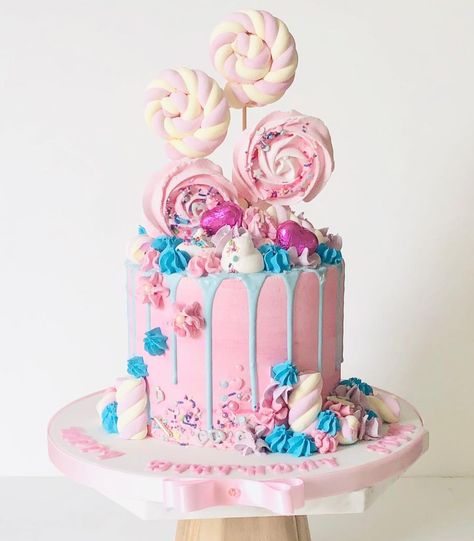 Buttercream Wedding Cakes on Instagram: “So just how cute is Josie’s pretty pink lollipop birthday cake? 💕 #prettycake #pinkcakes #dripcake @bakingheavenmag” Cake With Lollipops On Top, Lollypop Cakes, Lollipop Cake Birthday, Cake With Lollipops, Octopus Cake, Buttercream Wedding Cakes, Lolly Cake, Pink Lollipop, Lollipop Birthday