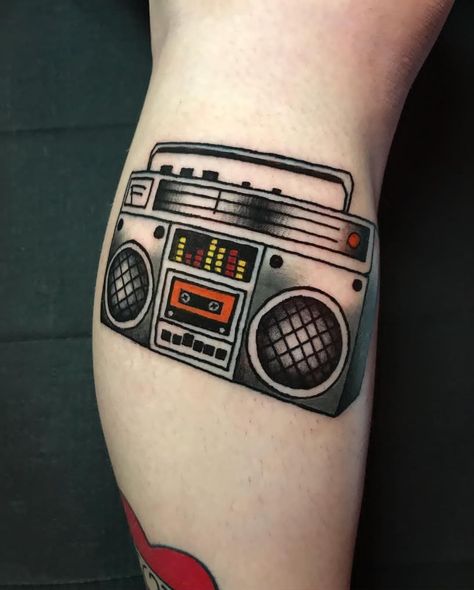 Boombox Tattoo, Traditional Tattoo Music, Old Traditional Tattoo, Computer Tattoo, Cover Up Tattoos For Men, Music Tattoo Designs, Tato Lengan, Theme Tattoo, Full Body Tattoo